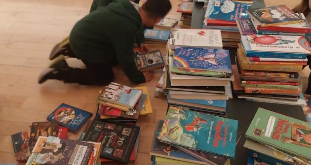 Η γ’ Δημοτικού στο Μουσείο Μπενάκη για το «Bookwave» Η γ’ Δημοτικού στο Μουσείο Μπενάκη για το «Bookwave»