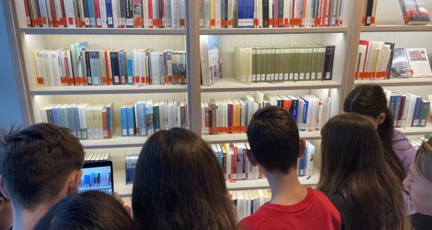 Περιήγηση στη Βιβλιοθήκη – Ένα διαδραστικό ταξίδι ανακάλυψης Περιήγηση στη Βιβλιοθήκη – Ένα διαδραστικό ταξίδι ανακάλυψης