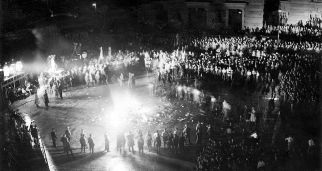 Η καύση των βιβλίων στο Βερολίνο Η καύση των βιβλίων στο Βερολίνο