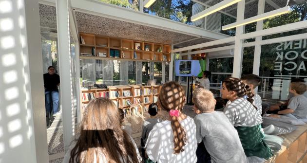 Η πρέσβης της Αυστρίας διαβάζει στα παιδιά Η πρέσβης της Αυστρίας διαβάζει στα παιδιά