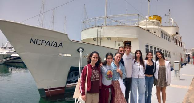 Η Πολιτιστική Ομάδα στο πλωτό μουσείο «Νεράιδα» Η Πολιτιστική Ομάδα στο πλωτό μουσείο «Νεράιδα»
